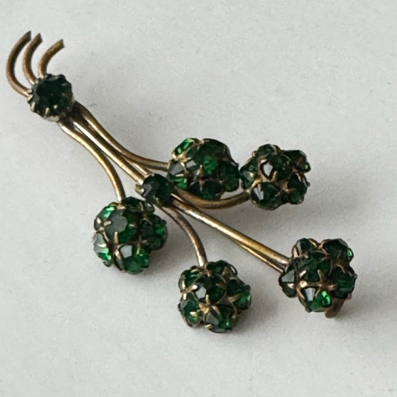 Antique pre-WWII Czech Brooch Sparkly Green Emerald Crystal Brass trombone clasp - Picture 12 of 17